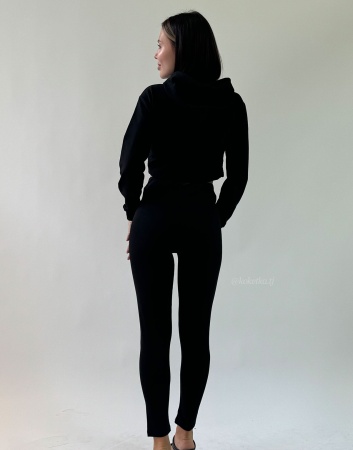 Спортивный топ и лонгслив с капюшоном