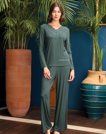 Комфортный домашний комплект с кружевами