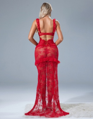 Соблазнительная сорочка с глубоким разрезом