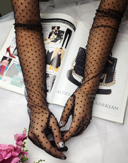 Сеточные перчатки в горошек