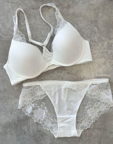 Бюстгальтер с трусиками