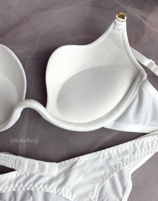 Бюстгальтер с трусиками стринг
