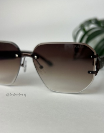 Очки солнцезащитные