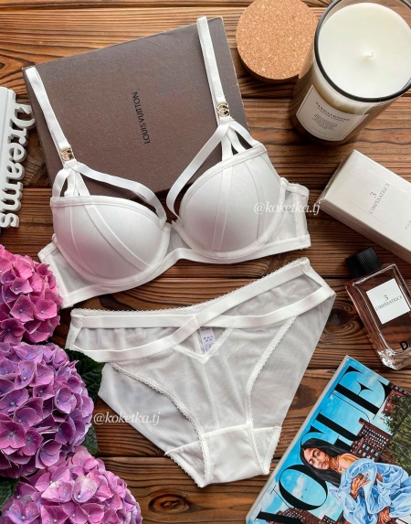 Бюстгальтер с трусиками (пуш-ап)