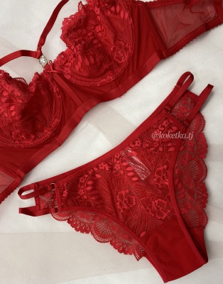 Бюстгальтер с трусиками бразилиана