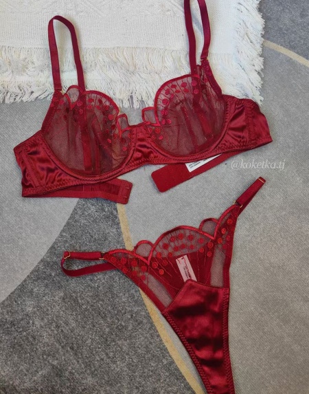 Бюстгальтер с трусиками стринг