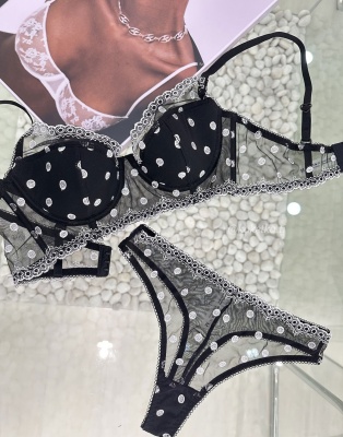 Бюстгальтер с трусиками