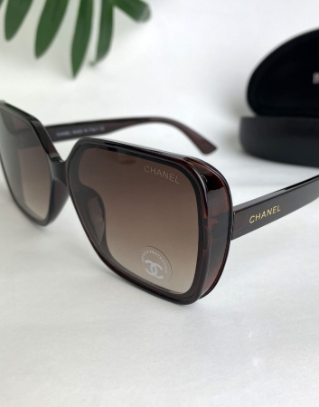 Очки солнцезащитные