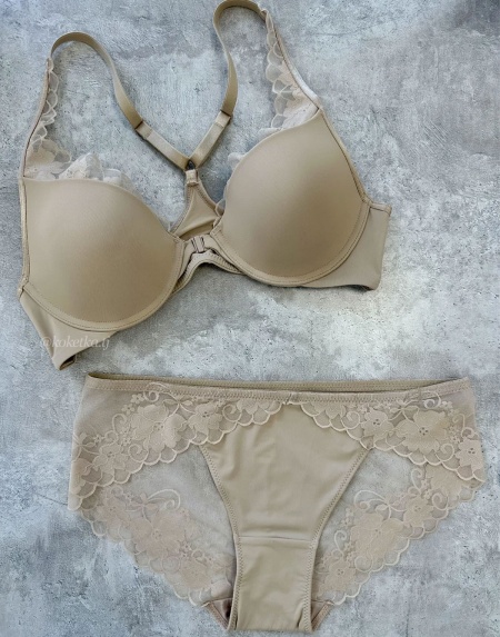 Бюстгальтер с трусиками