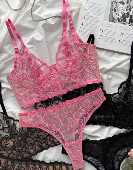 Бюстгальтер с трусиками стринг