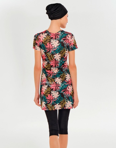 Модный купальник с короткими лосинами