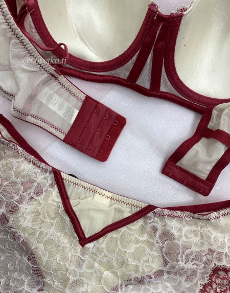 Бюстгальтер с трусиками слип