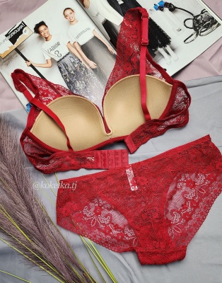 Бюстгальтер с трусиками