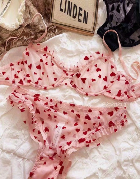 Бюстгальтер с трусиками бразилиана