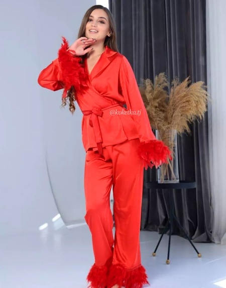 Рубашка и штаны с перьями