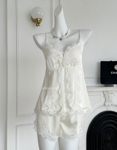 Нежный комплект из атласа