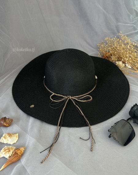 Модная пляжная шляпа