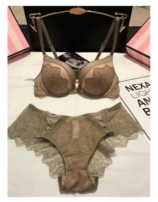 Бюстгальтер с трусиками