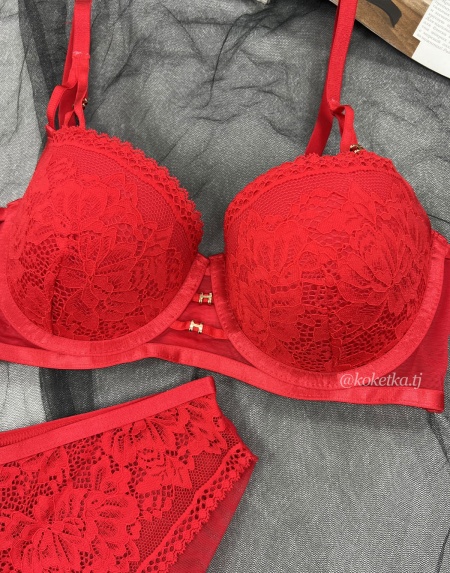 Бюстгальтер с трусиками (пуш-ап)