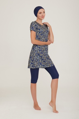 Модный купальник с короткими лосинами