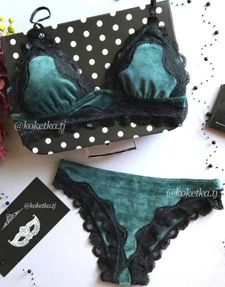 Бархатный бюстгальтер с трусиками