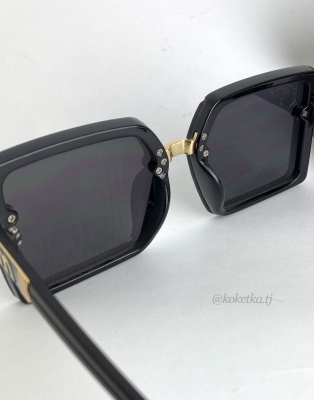 Очки солнцезащитные