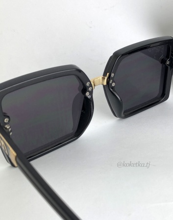 Очки солнцезащитные