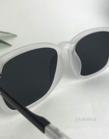 Очки солнцезащитные