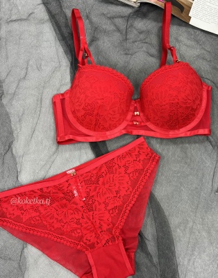 Бюстгальтер с трусиками (пуш-ап)