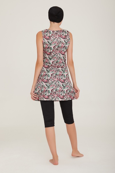 Модный купальник с короткими лосинами