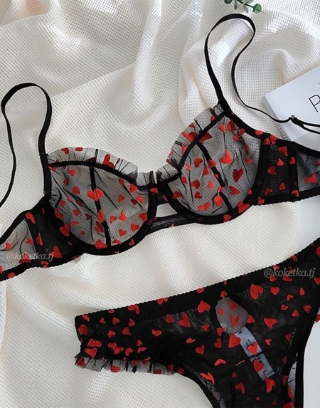 Бюстгальтер с трусиками бразилиана