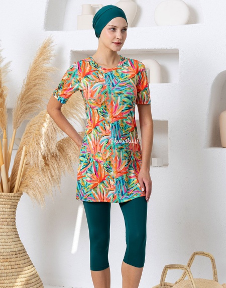 Модный купальник с короткими лосинами