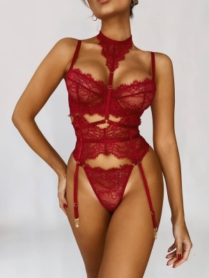 Соблазнительный комплект белья со съемным чокером и поясом
