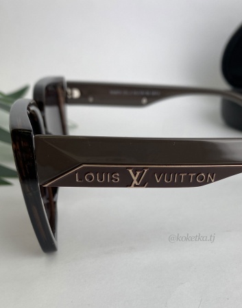 Очки солнцезащитные