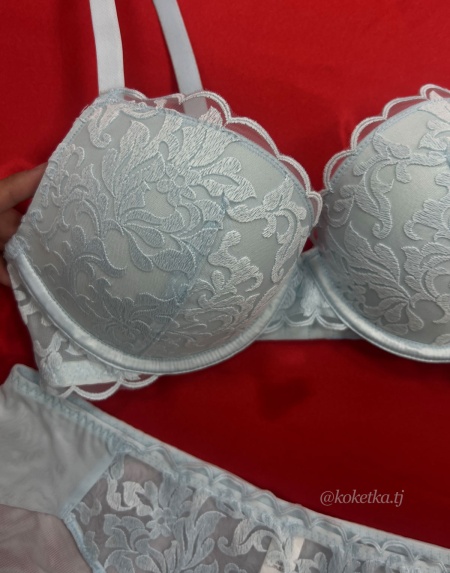 Бюстгальтер с трусиками (пуш-ап)