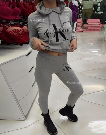 Спортивный топ и лонгслив с капюшоном Calvin Klein