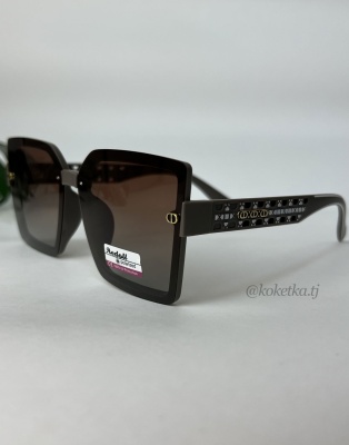 Очки солнцезащитные