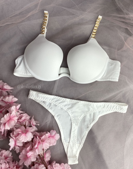 Бюстгальтер с трусиками стринг